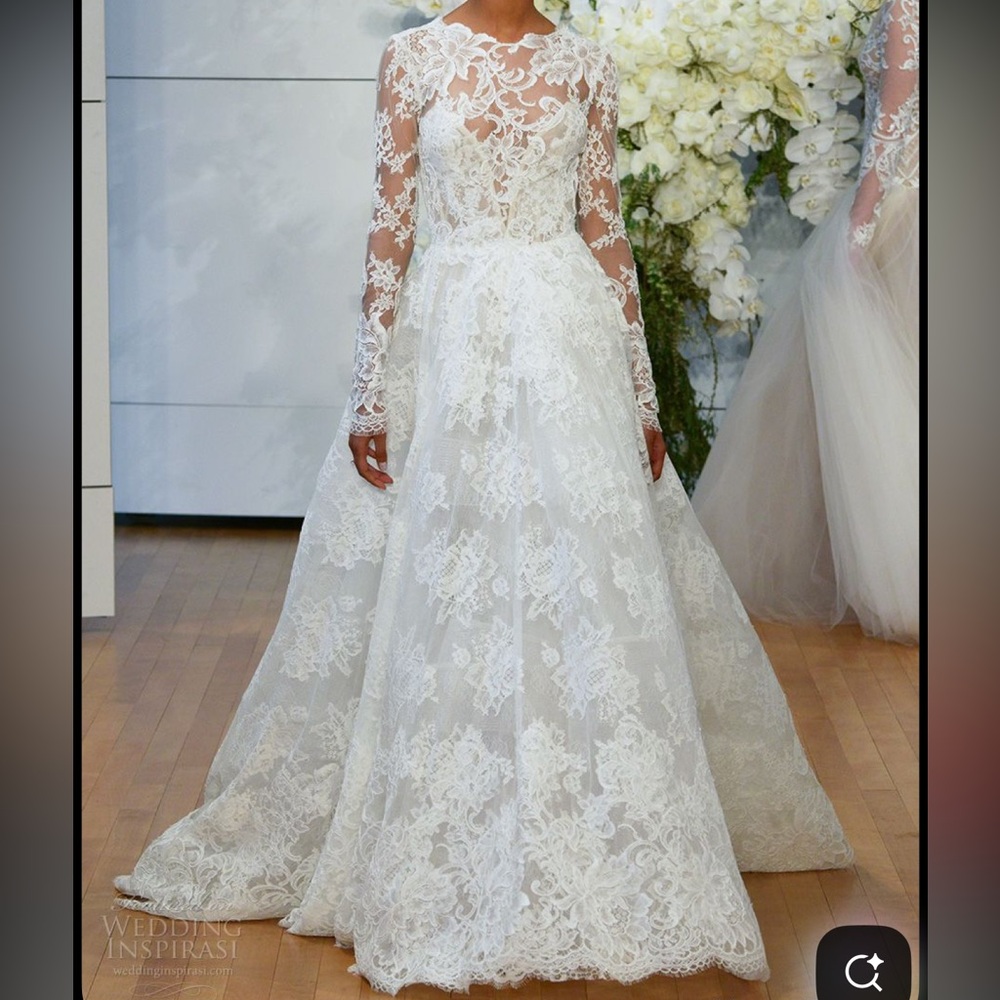 Monique Lhuillier Cream Bishop Sleeve Bridal Gown (veil included)